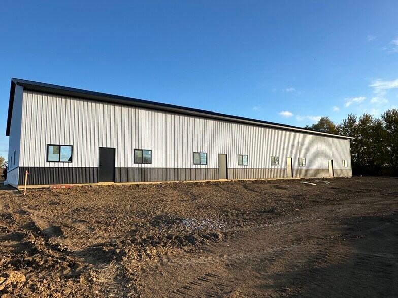 More Photos Of 404 21st Street, Indianola Industrial For Sale