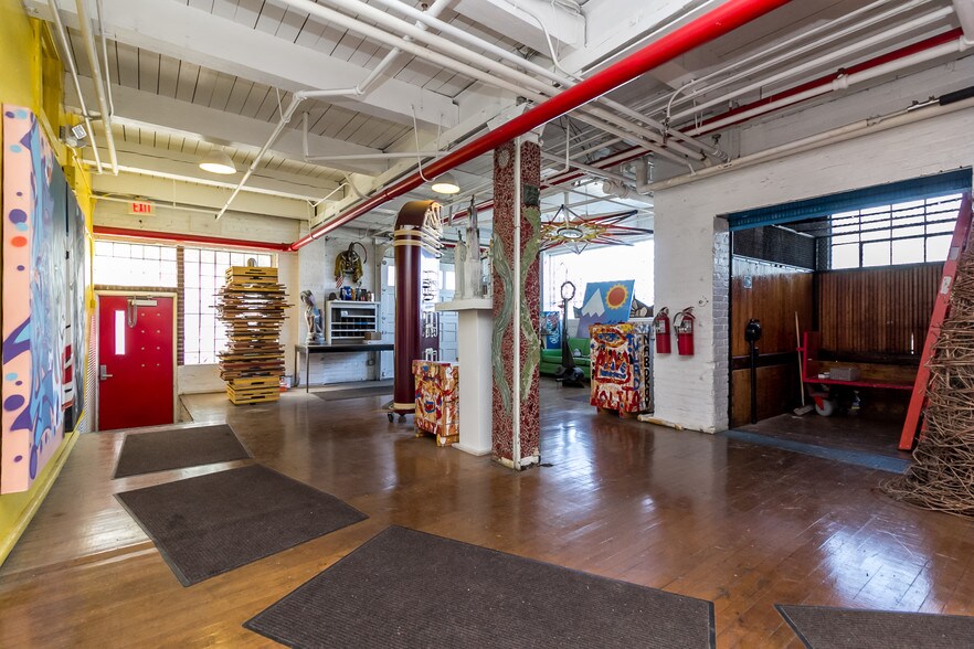 More Photos Of 2000 Brooklyn St, Detroit Office For Sale