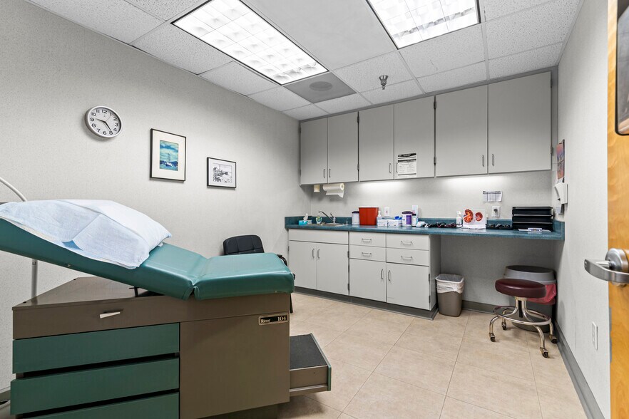 More Photos Of 1005 W Market St, Athens Healthcare For Sale
