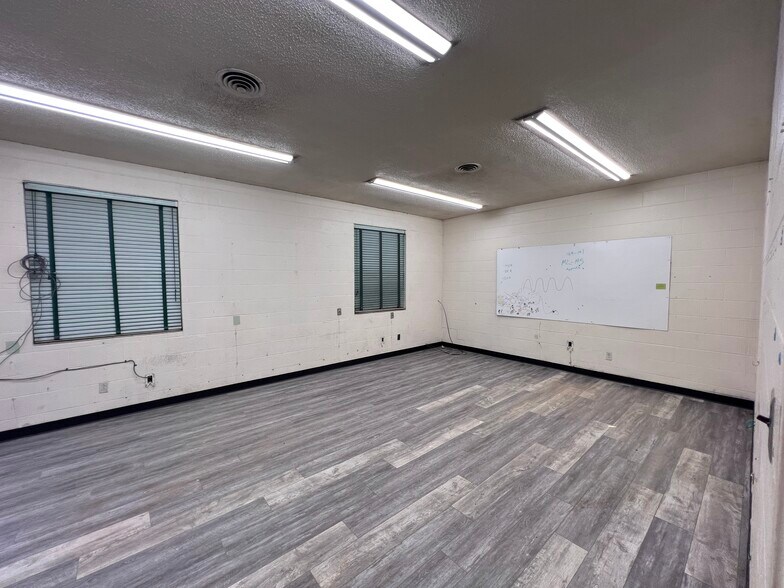 More Photos Of 211 W Walnut Ave, McKenzie General Retail For Lease