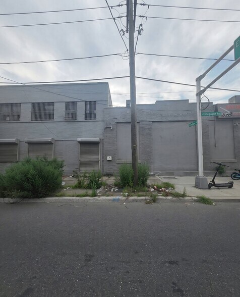 More Photos Of 413-417 Frelinghuysen Ave, Newark Light Distribution For Sale