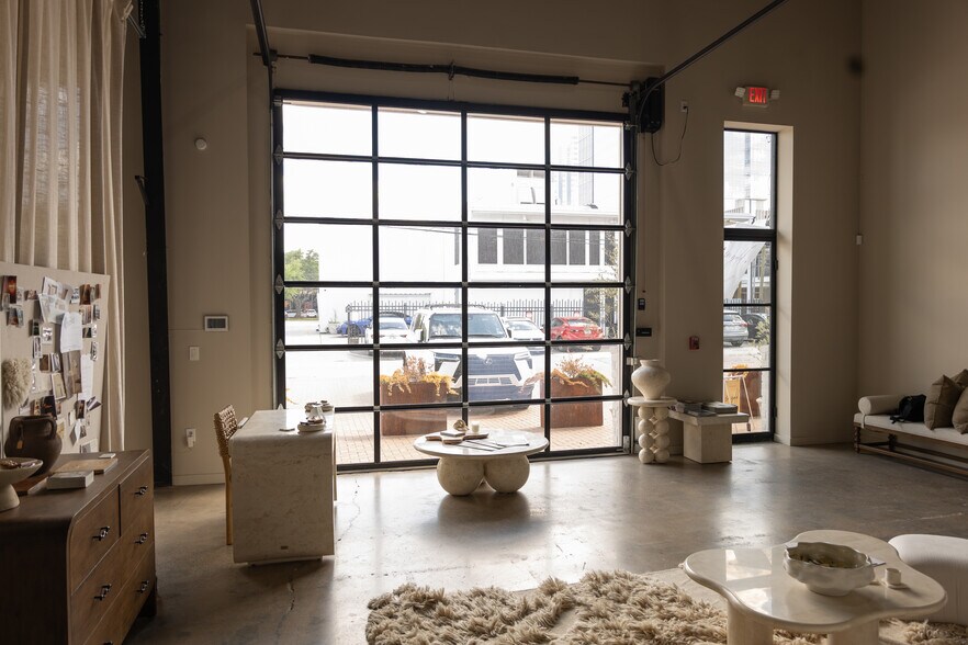 More Photos Of 3330 Audley St, Houston Storefront Retail Office For Lease