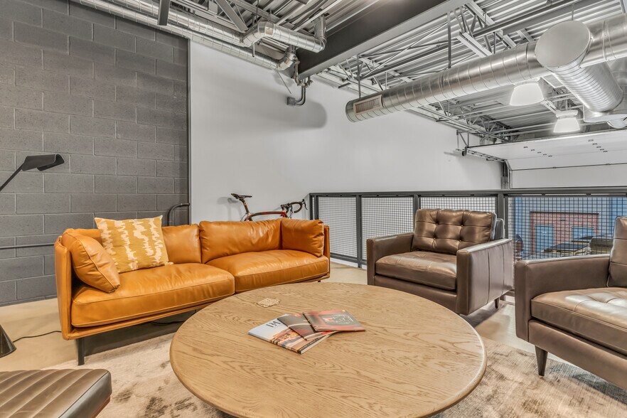 More Photos Of 15032 N 74th St, Scottsdale Showroom For Sale