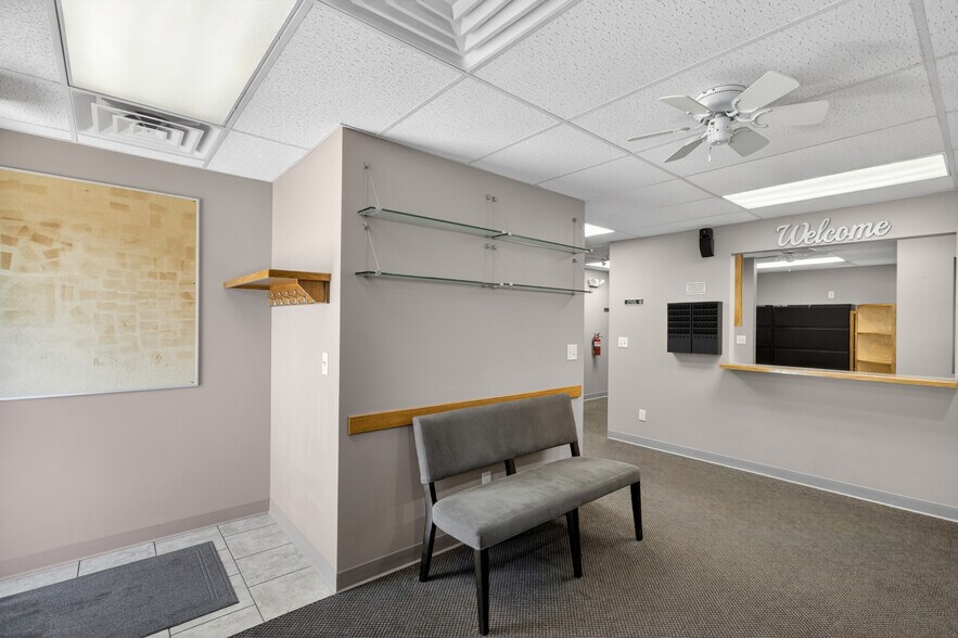 More Photos Of 133 N Glendale St, Wichita Office For Sale