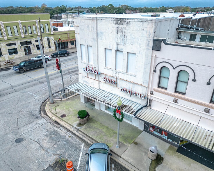 More Photos Of 101 E Monseratte St, El Campo Storefront For Sale