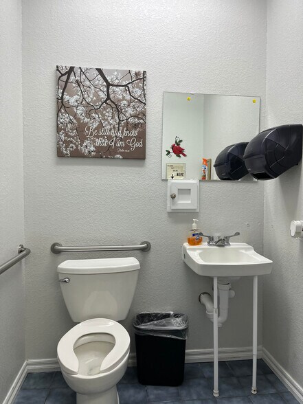 More Photos Of 3106 S W S Young Dr, Killeen Medical For Lease