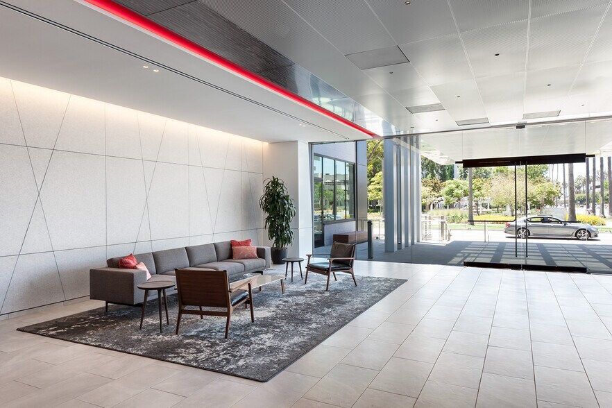 More Photos Of 2600-2800 Colorado Ave, Santa Monica Office For Lease