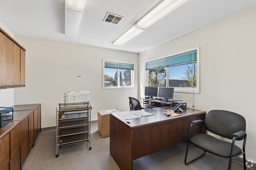 More Photos Of 3923 Old Salem Rd NE, Albany Truck Terminal For Sale