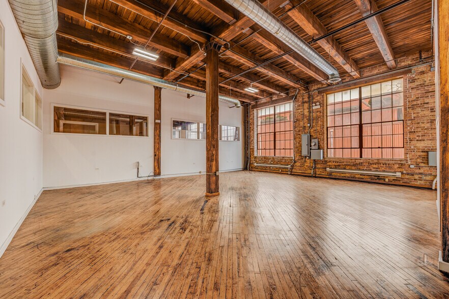 More Photos Of 600 W Cermak Rd, Chicago Loft Creative Space For Lease