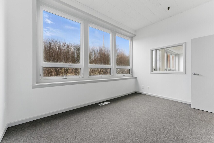 More Photos Of 755 New Ludlow Rd, South Hadley Warehouse For Sale