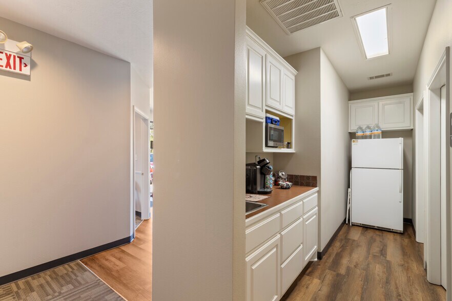 More Photos Of 3330 Longmire Dr, College Station Office For Sale