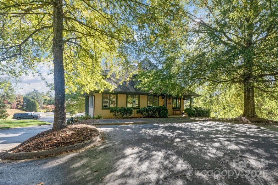 More Photos Of 5 Park Pl W, Brevard Medical For Sale