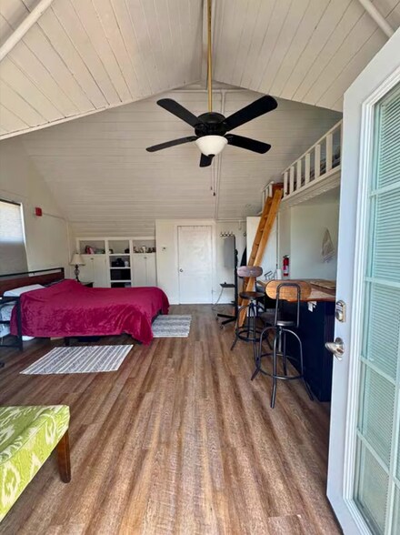 More Photos Of 28 Union St, Boothbay Harbor Restaurant For Sale