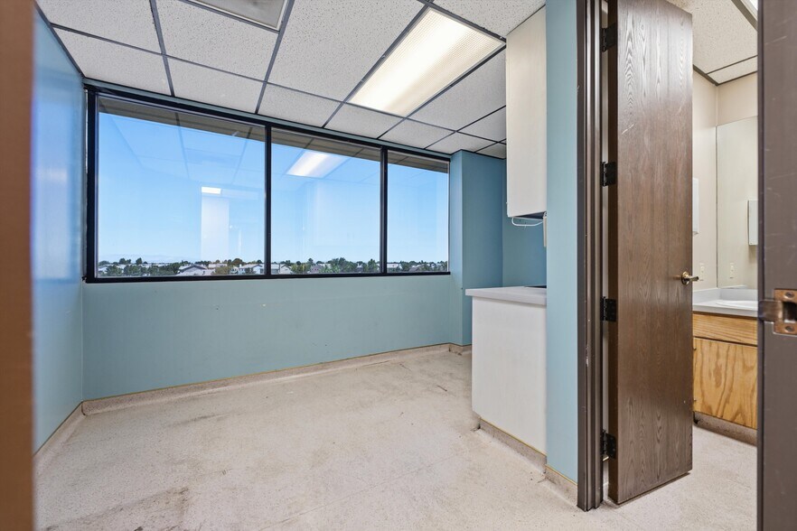 More Photos Of 1669 W Avenue J, Lancaster Medical For Lease