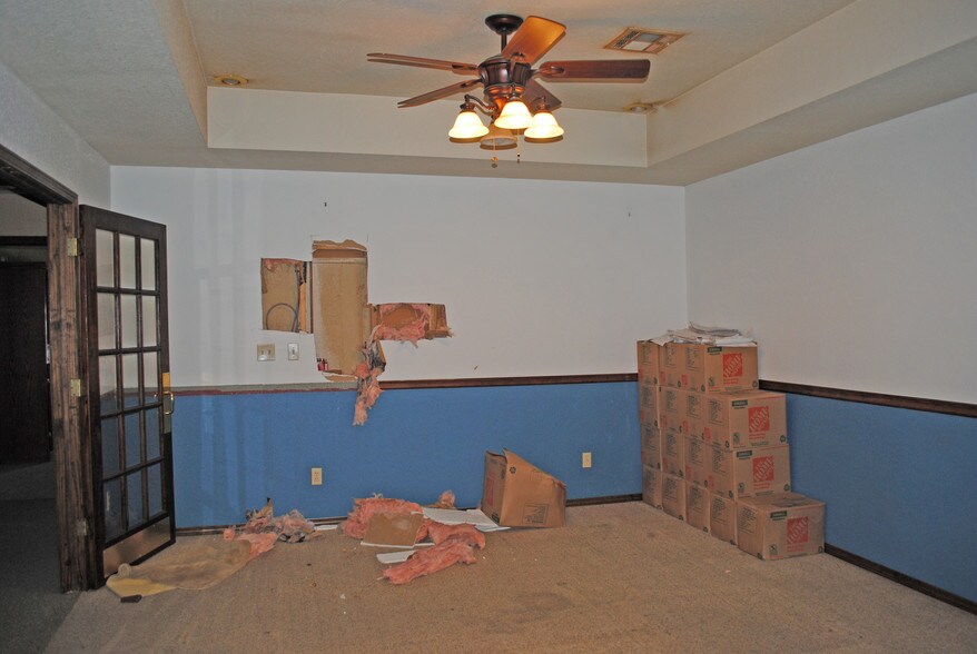 More Photos Of 223-227 S Main St, Wagoner Warehouse For Sale