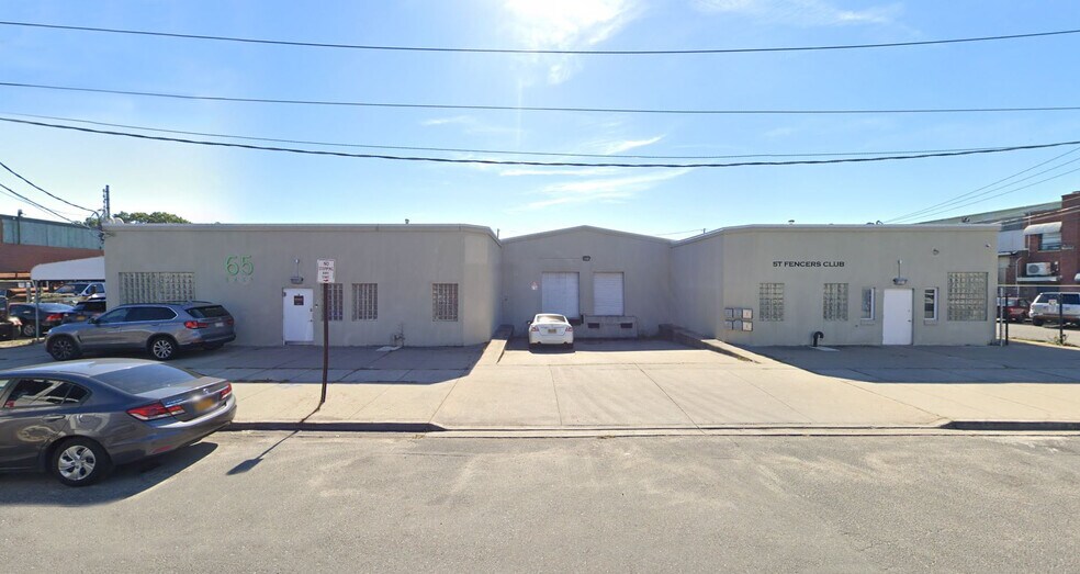 More Photos Of 65 E 2nd St, Mineola Warehouse For Lease
