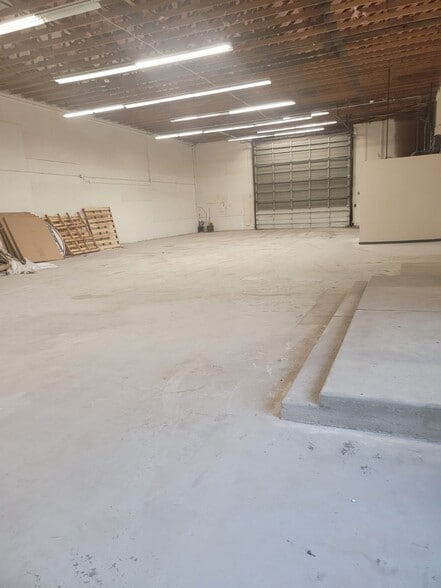 More Photos Of 710 SE Everett Mall Way, Everett General Retail For Lease