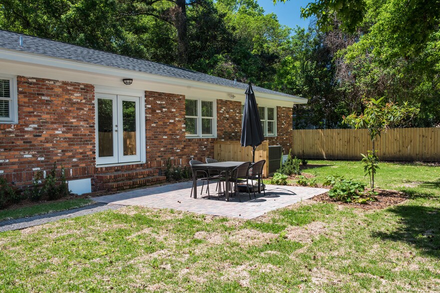 More Photos Of 451 Folly Rd, Charleston Office Residential For Lease