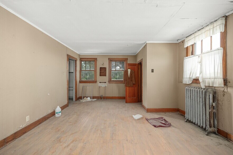 More Photos Of 802 E Nodaway St, Oregon Flex For Sale