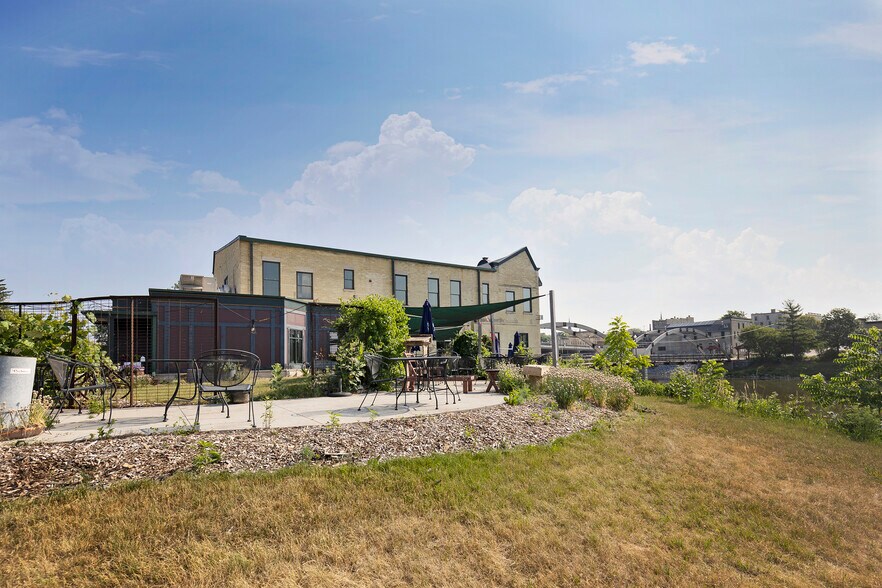 More Photos Of 200 W Milwaukee St, Jefferson Restaurant For Sale