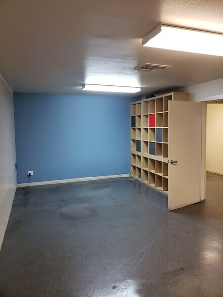 More Photos Of 147 W 155th St, Gardena Veterinarian Kennel For Sale