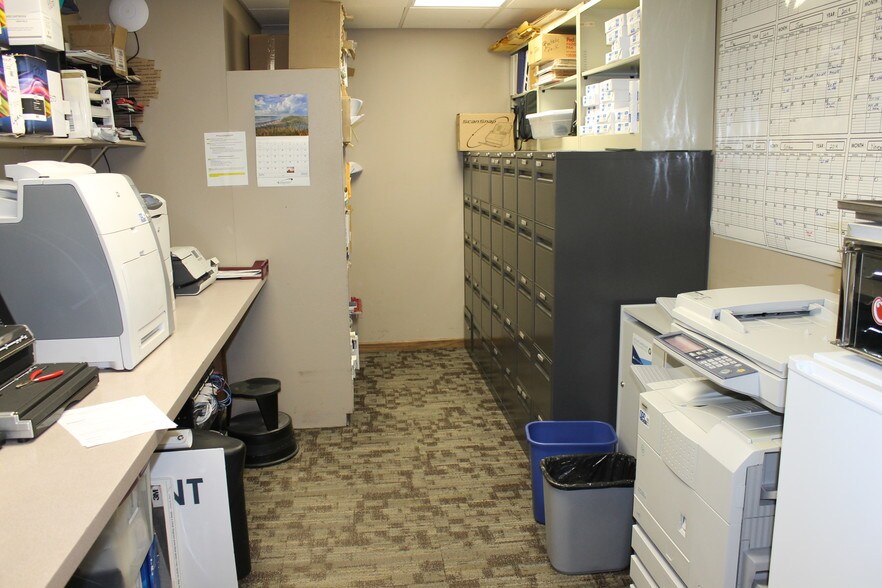 More Photos Of 421-425 Williamsburg Dr, Geneva Medical For Lease