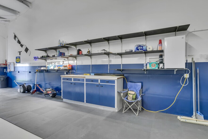More Photos Of 16608 103rd Avenue Ct E, Puyallup Airplane Hangar For Sale