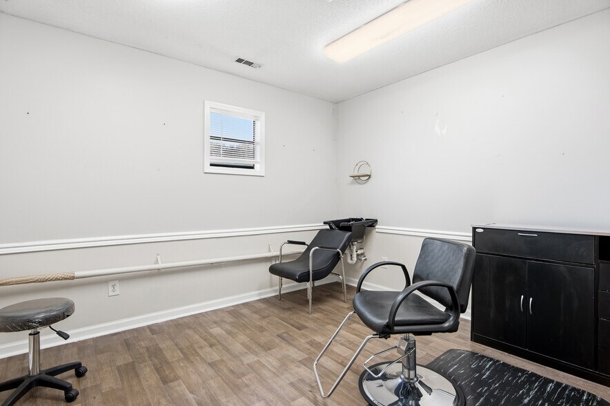 More Photos Of 411 Western Blvd, Jacksonville Medical For Lease