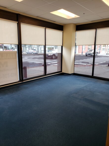 More Photos Of 1500 Main St, Springfield Medical For Lease