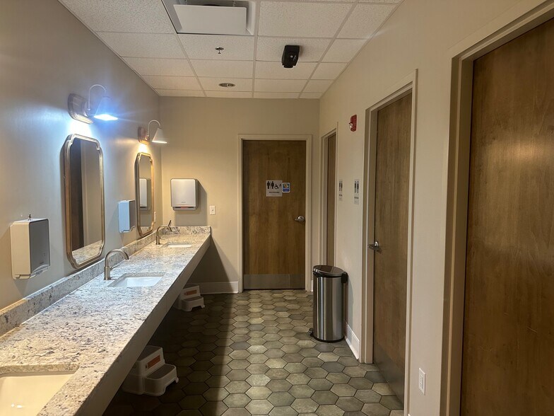 More Photos Of 1216 Taylor St, Columbia Storefront Retail Office For Lease