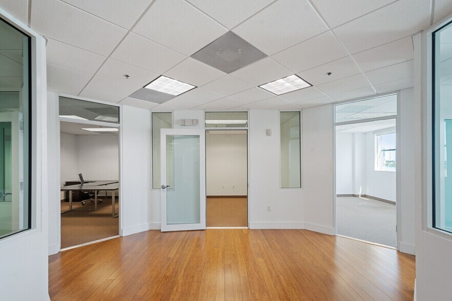 More Photos Of , North Miami Beach Office For Sale