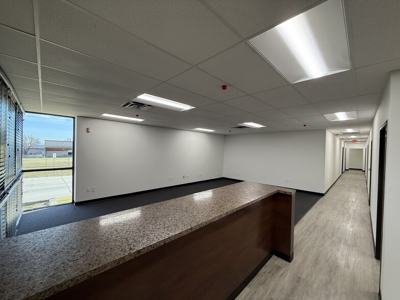 More Photos Of 935 Avenue R, Grand Prairie Distribution For Lease