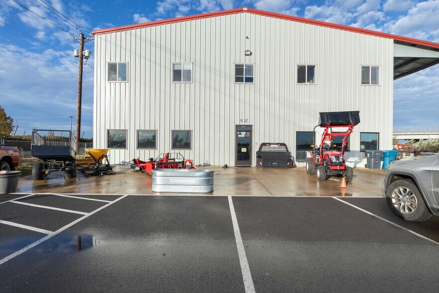 More Photos Of 8097 Parr Rd NE, Gervais Manufacturing For Sale