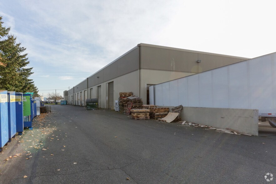 More Photos Of 9316 Lakeview Ave SW, Lakewood Warehouse For Lease