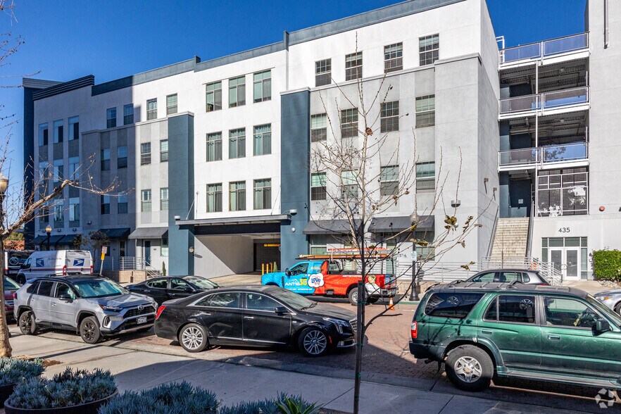 More Photos Of 435 W Center Street Promenade, Anaheim Apartments For Sale