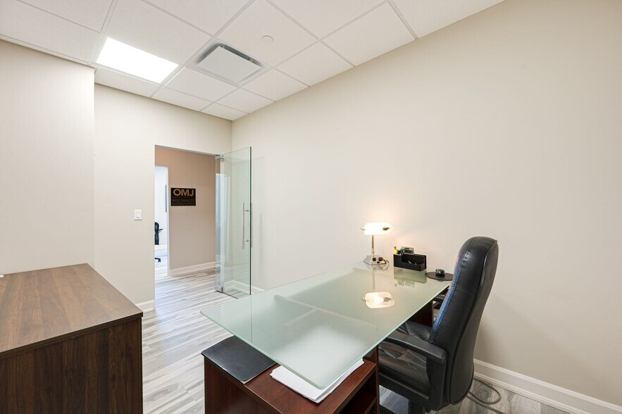 More Photos Of 200 Cachet Woods Crt, Markham Office For Lease