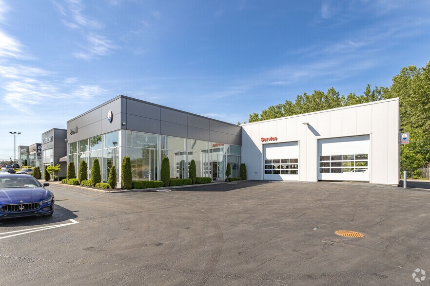 More Photos Of 1750 Boul Chomedey, Laval Auto Dealership For Lease