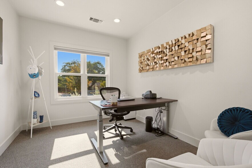 More Photos Of 7274 Elm St, Frisco Office For Sale