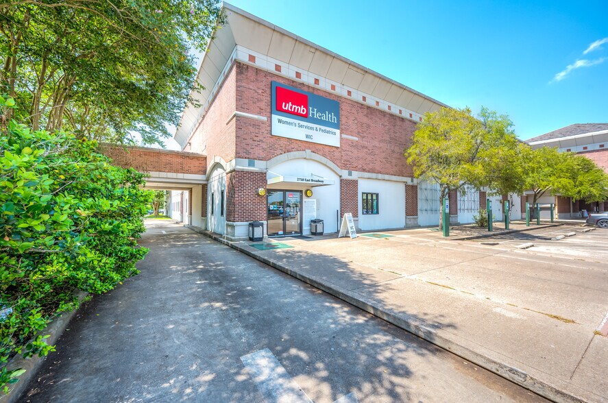 More Photos Of 2720-2850 E Broadway St, Pearland Unknown For Lease