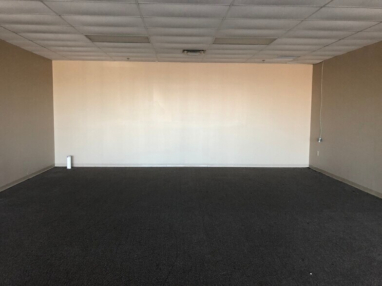 More Photos Of 2500 N Main St, Crossville Unknown For Lease