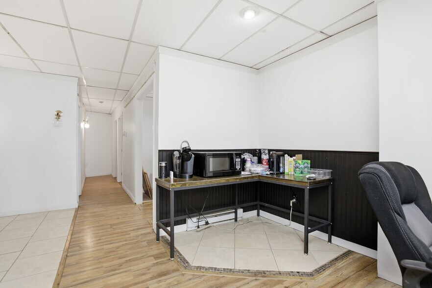 More Photos Of 57 Main St, Amesbury Office For Sale
