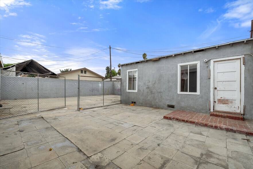 More Photos Of 10523 Long Beach Blvd, South Gate Storefront For Sale