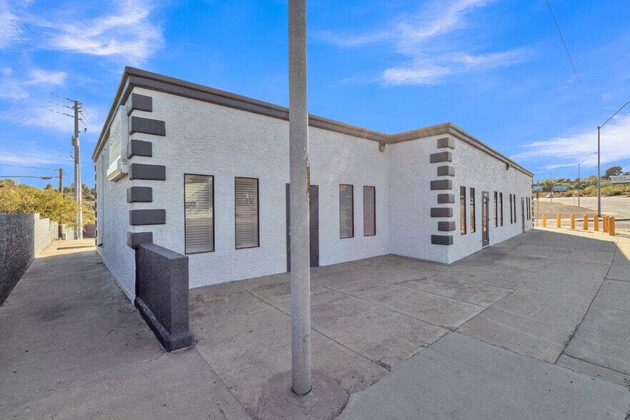 More Photos Of 1600 E Ash St, Globe Medical For Sale