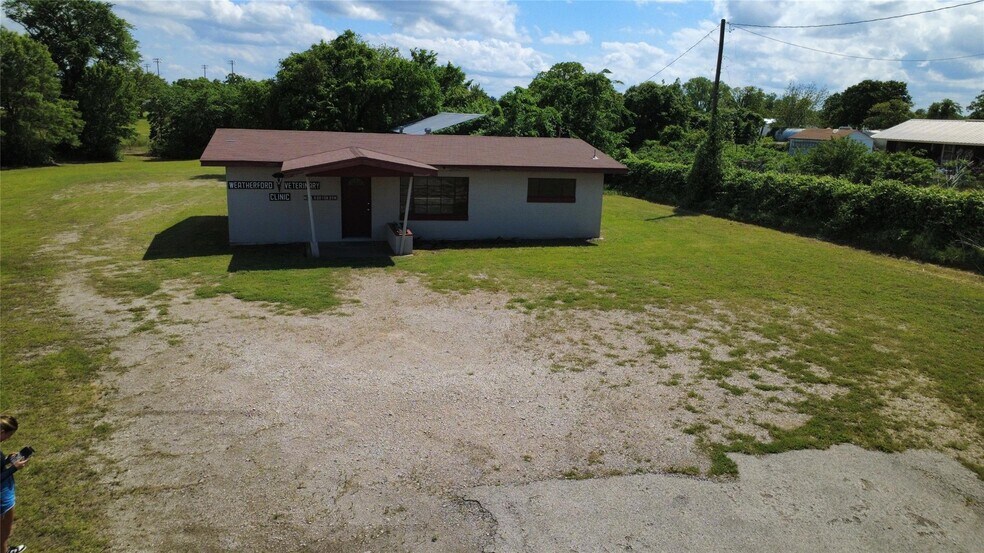 More Photos Of 2301 Mineral Wells Hwy, Weatherford Specialty For Sale