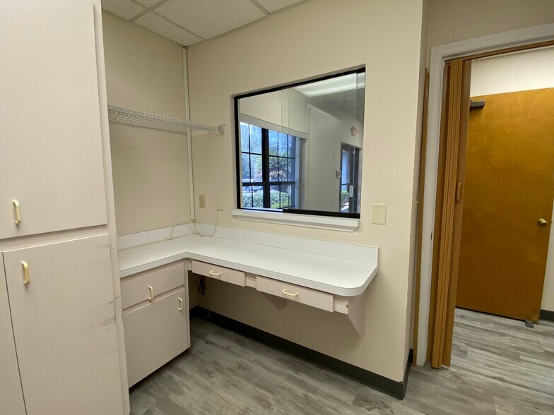 More Photos Of 918 Rolling Acres Rd, Lady Lake Medical For Lease