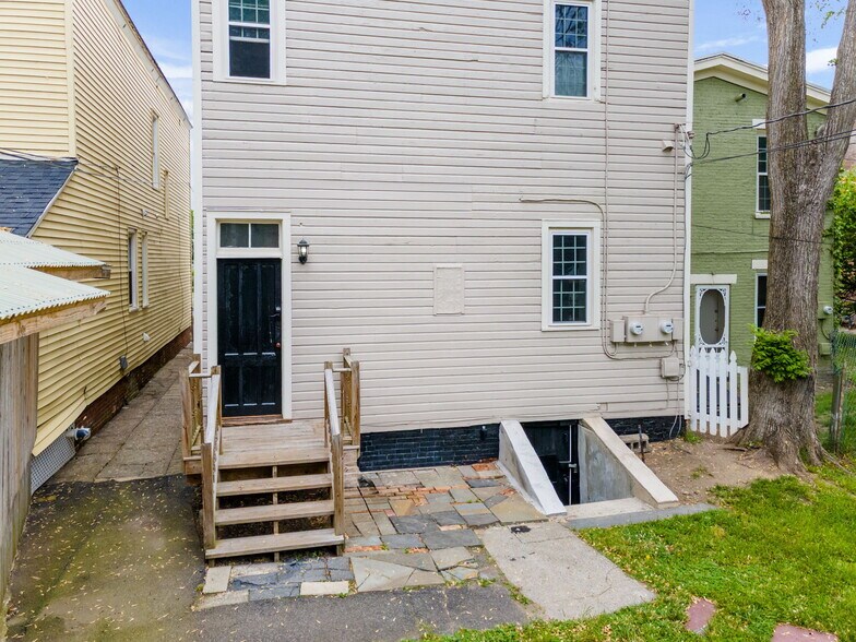 More Photos Of 462-470 2nd Ave, Troy Storefront Retail Residential For Sale