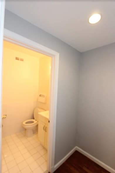 More Photos Of 303 Massachusetts Ave NE, Washington Office For Sale