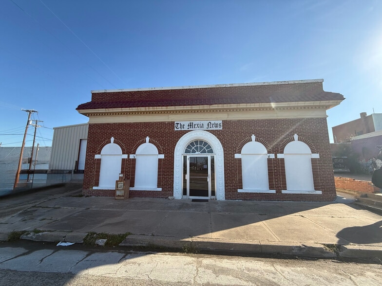 Primary Photo Of 214 N Railroad St, Mexia Office For Sale
