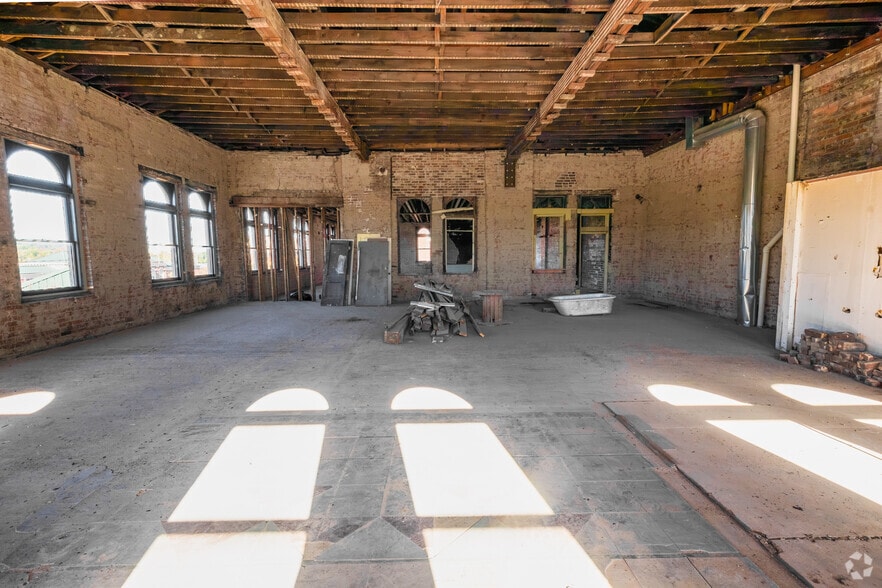 More Photos Of 222 S 3rd St, Ironton Specialty For Sale