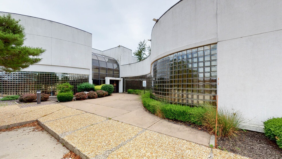 Primary Photo Of 10190-10198 Springfield Pike, Cincinnati Medical For Sale